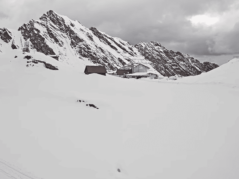 strat nou de zăpadă la peste 1.800 de metri la bâlea lac. meteorologii anunță risc semnificativ de avalanșă (video)